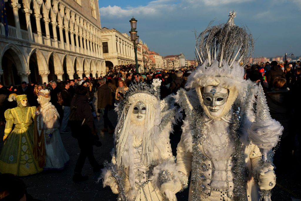 Venice-Carnival-Vogue-9Feb15-Getty_b_1080x720