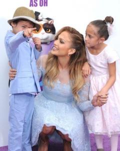 Jennifer-Lopez-with-son- (1)
