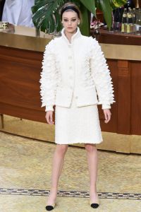 chanel-fw15-pfw-runway-low-res-041