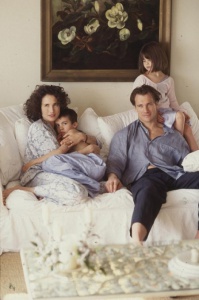 Η-Andie-MacDowell-μαζί-με-το-σύζυγό-της-Justin-Qualley-και-τα-δυο-τους-παιδιά-Paul-και-Rainey-1994