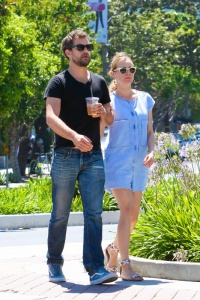 UK CLIENTS MUST CREDIT: AKM-GSI ONLY Actress Diane Kruger and Joshua Jackson take a stroll together after lunch at Alfred Coffee & Kitchen in West Hollywood. Joshua led the way and sipped on an iced coffee on their way back to their car on a hot day in L.A. Pictured: Diane Kruger and Joshua Jackson Ref: SPL1063300  250615   Picture by: AKM-GSI / Splash News 
