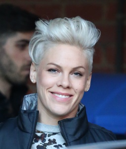 Pink stops into a photography studio in Melbourne