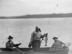 Ο Χάρι Τρούμαν, εκτός από το γκολφ, περνούσε την ώρα του ψαρεύοντας (1945)