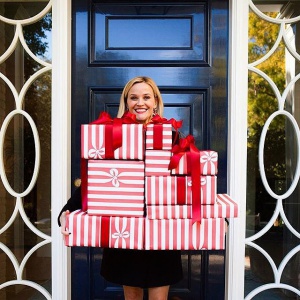 Reese-Witherspoon-wrapped-up-her-holiday-shopping-week-early