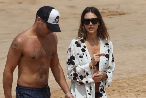 Jessica Alba vacationing in Maui with husband Cash Warren. Pictured: Jessica Alba, Cash Warren Ref: SPL1251033  230316   Picture by: starsurf / Splash News Splash News and Pictures Los Angeles:	310-821-2666 New York:	212-619-2666 London:	870-934-2666 photodesk@splashnews.com 