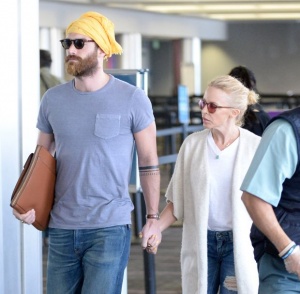EXCLUSIVE: Kylie Minogue departs Los Angeles hand in hand with her new fiancι Joshua Sasse as the couple head back to London!Pictured: Kylie MinogueRef: SPL1267666 200416 EXCLUSIVEPicture by: SplashSplash News and Pi