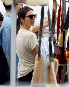EXCLUSIVE: Kendall Jenner is seen shopping at the flea market at the Rose Bowl in Pasadena Ca. Kendall was seen checking out a stand with lots of crystals before stopping by one that sold belts and hats Pictured: Kendall Jenner Ref: SPL1259737 100416 EXCLUSIVE Picture by: Fern / Splash News Splash News and Pictures Los Angeles: 310-821-2666 New York: 212-619-2666 London: 870-934-2666 photodesk@splashnews.com 