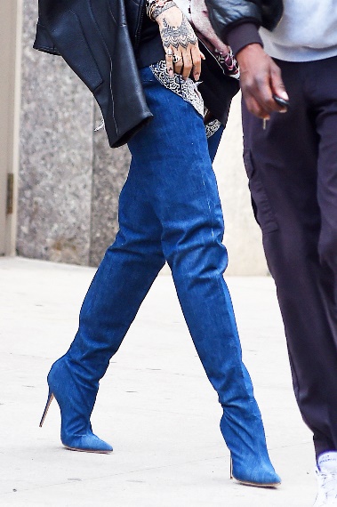 Rihanna wears her limited edition Manolo Blahnik belted boots and Princess Diana t-shirt as she heads to her concert in Newark, NJ Pictured: rihanna Ref: SPL1255511 020416 Picture by: Splash News Splash News and Pictures Los Angeles: 310-821-2666 New York: 212-619-2666 London: 870-934-2666 photodesk@splashnews.com 
