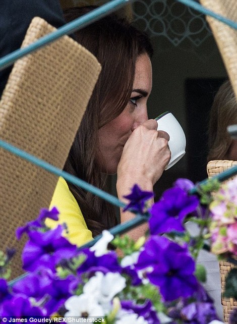 360b97c400000578-3678807-the_duchess_of_cambridge_enjoying_afternoon_tea_after_watching_v-a-109_1467910194414