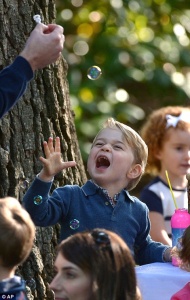 38edca6900000578-3814262-prince_george_looked_delighted_with_the_bubbles_at_one_of_the_ac-a-21_1475187525960