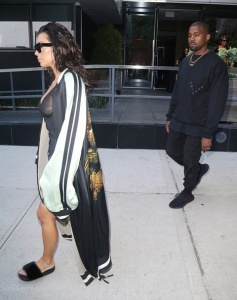 NO JUST JARED USAGE Kim Kardashian and husband Kanye West out in New York City. Pictured: Kim Kardashian, Kanye West Ref: SPL1343527 300816 Picture by: Splash News Splash News and Pictures Los Angeles: 310-821-2666 New York: 212-619-2666 London: 870-934-2666 photodesk@splashnews.com 