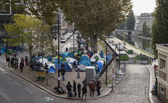 Migrant arrivals spike in Paris