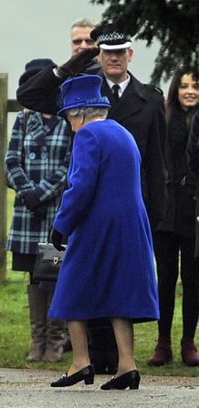 epa05704818 Queen Elizabeth leaves with the Duke of Edinburgh the St. Mary Magdalene Church at Sandringham, Norfolk 08 January 2017. The Queen has recovered from a recent illness which prevented her from attending church over Christmas.  EPA/GERRY PENNY