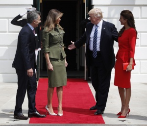 President Donald Trump first lady Melania Trump greets Argentine President Mauricio Macri and his wife Juliana Awada at the White House, Thursday, April 27, 2017 in Washington. (AP Photo/Pablo Martinez Monsivais) 