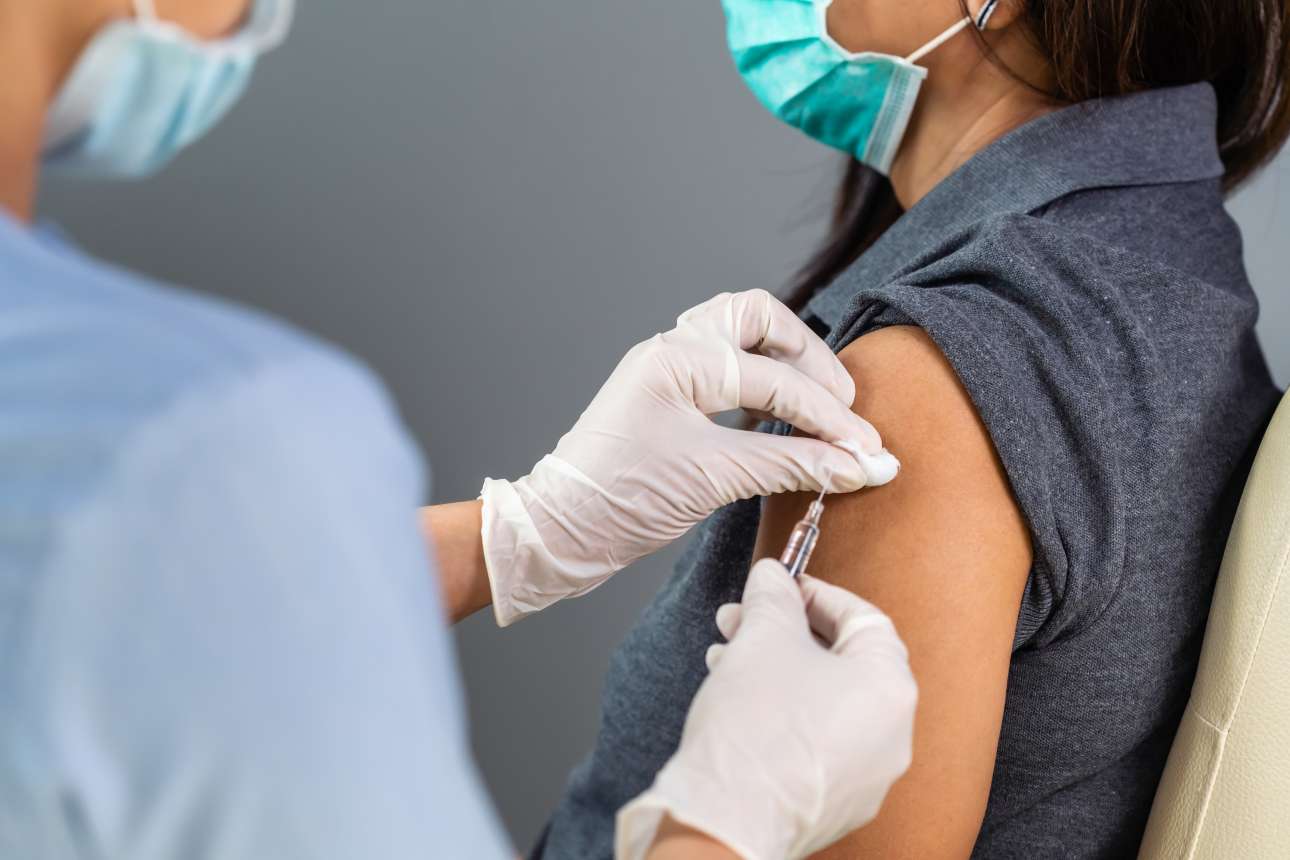 εμβολιασμοί κορωνοϊός σκλήρυνση κατά πλάκας